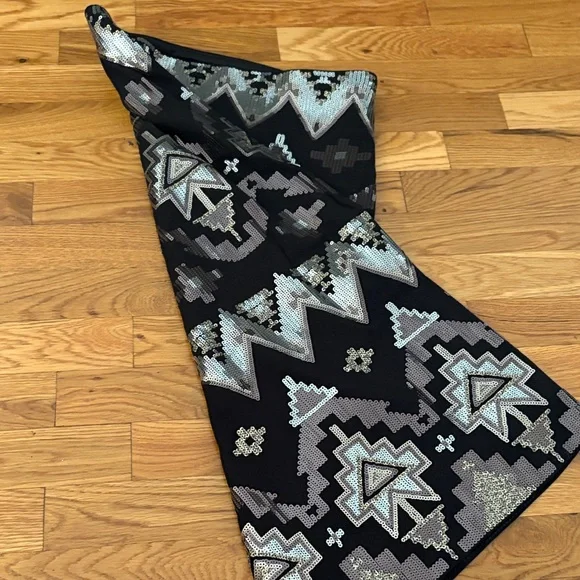 EUC Sequin Geometric Patterned Black and Gray Express Skirt - Picture 4 of 4